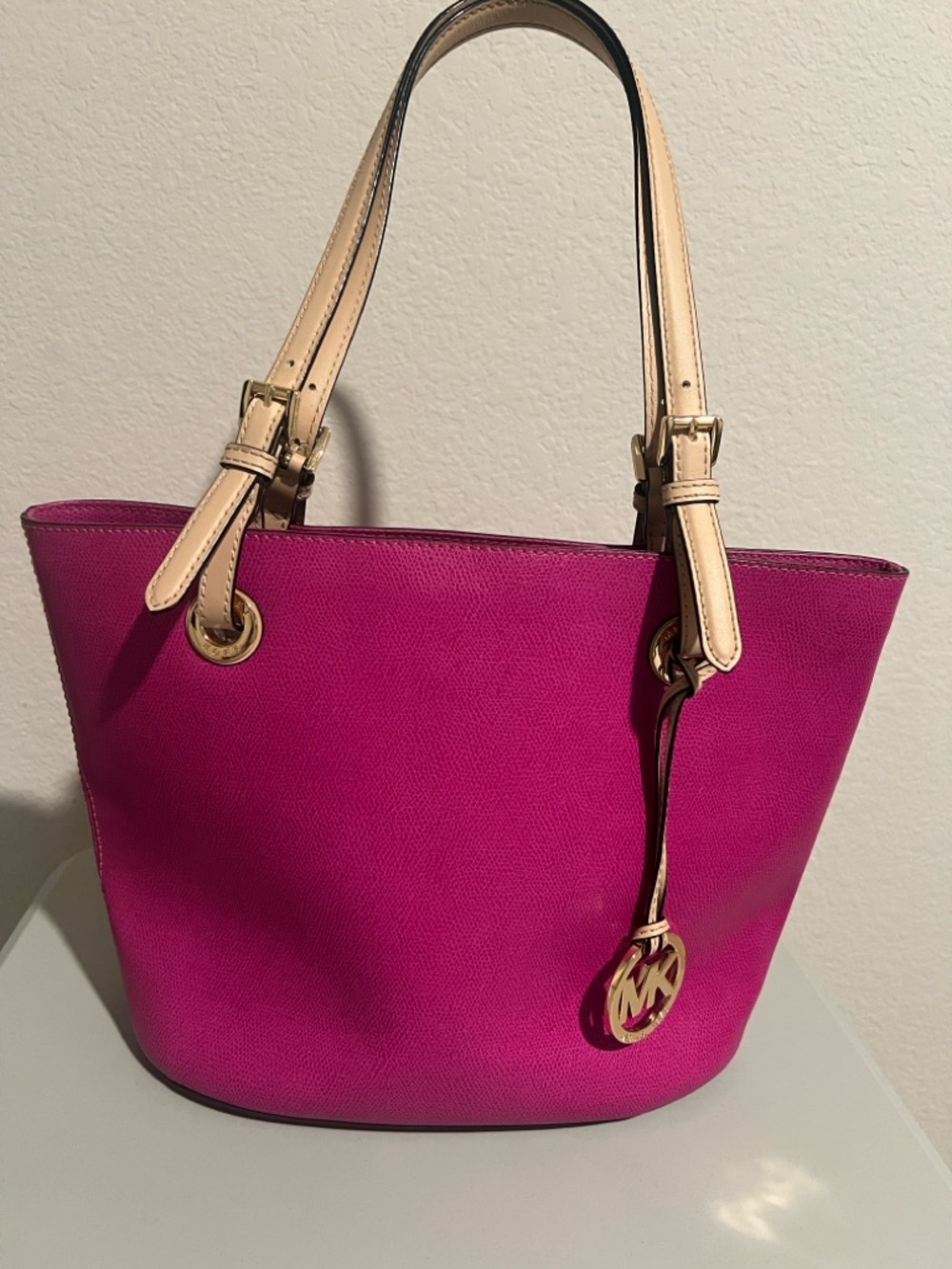 Michael Kors Jet Set Tote Pink Saffiano Leather Large Gold MK Charm Shoulder Bag - Picture 5 of 8